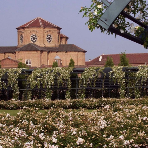 Giardino delle Rose con vista Cappella di Sant'Uberto